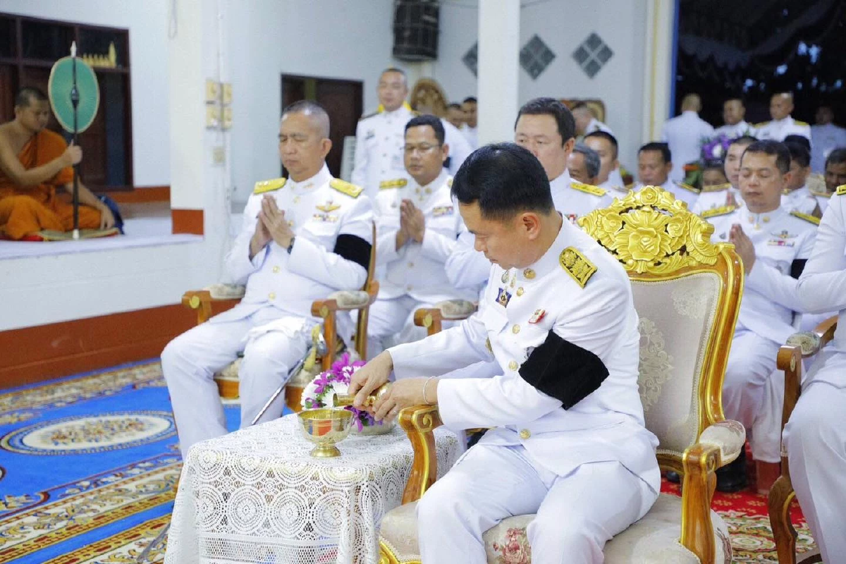 ในหลวง-พระบรมวงศานุวงศ์ พระราชทานพวงมาลา วางหน้าหีบศพพลทหารพิทยุตม์