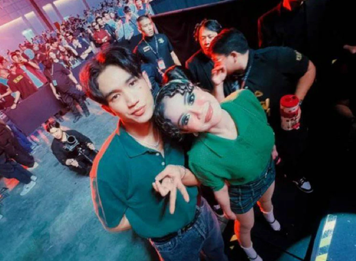 คลิปหวานกลางเวที! \"ลำไย ไหทองคำ - บอส เอวหวาน\" ลุ้นเชียร์รีเทิร์น?
