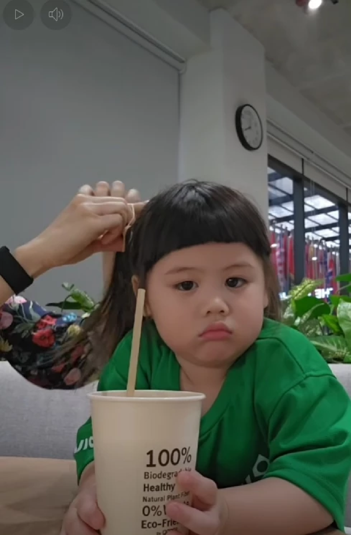 สิ้นสุดการรอคอย \"น้องเกล\" ใส่เสื้อนักเรียนสีเขียว เปิดบทสนทนากับ \"ยายหนิง\"