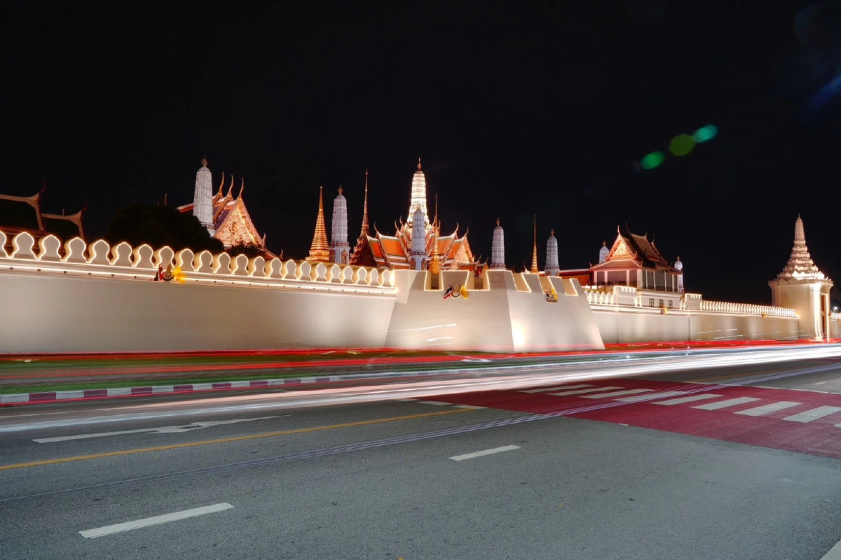 MEA  ชวนชมไฟประดับสุดอลังการ 2 ล้านดวง เฉลิมพระเกียรติ \'วันแม่แห่งชาติ\'