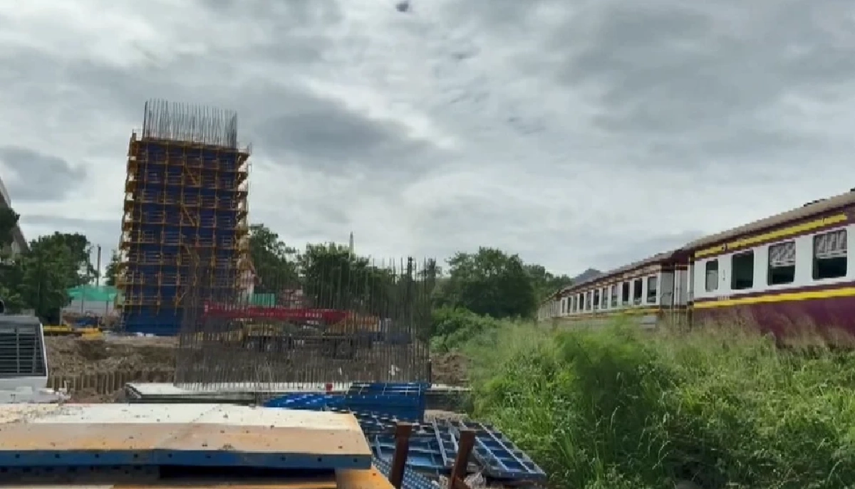 โฟร์แมนชาวจีน คุมงานก่อสร้าง รถไฟความเร็วสูง ถูกรถไฟ เฉี่ยวชนดับ