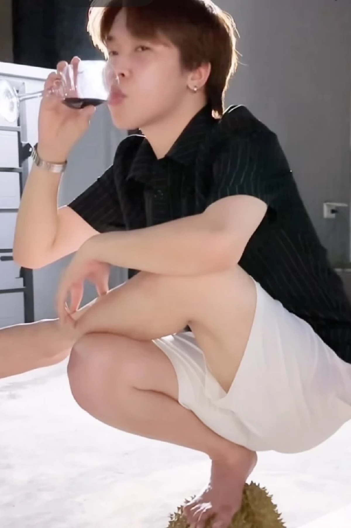 ถกสนั่นสรุปผิดไหม? ผู้ใหญ่บ้านฟินแลนด์  ถ่ายคลิปเหยียบทุเรียน