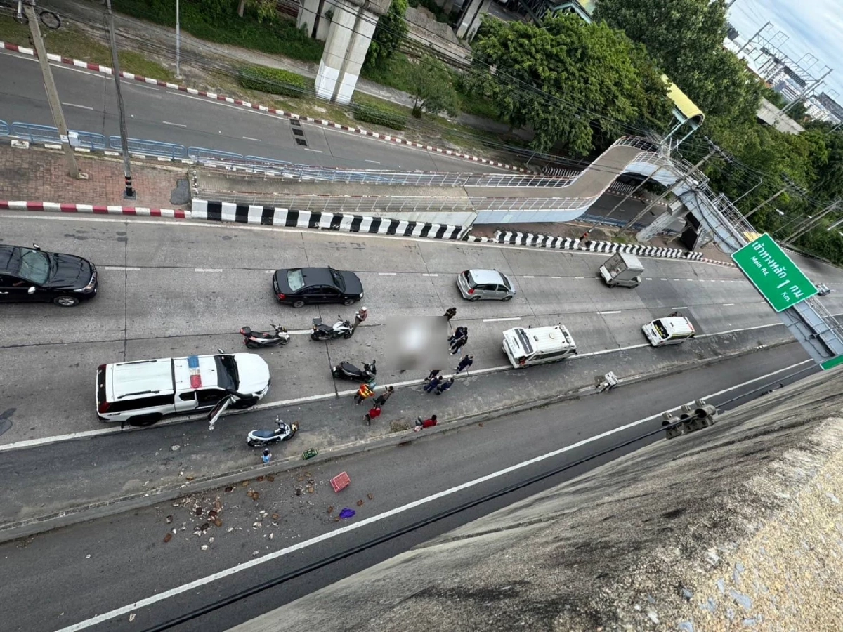 กระบะยางแตก ชนขอบทาง คนงานเมียนมา กระเด็นตกโทลล์เวย์ ดับ 1