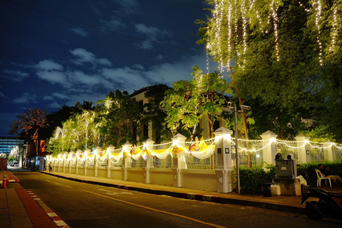 MEA  ชวนชมไฟประดับสุดอลังการ 2 ล้านดวง เฉลิมพระเกียรติ \'วันแม่แห่งชาติ\'
