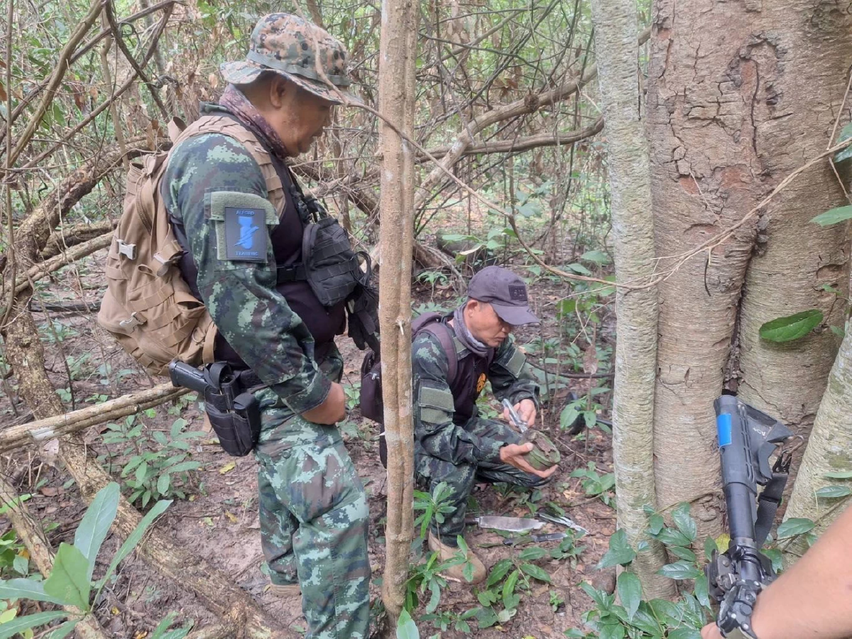 อัปเดต (ล่าสุด) ตรวจพบทุ่นระเบิด - ตะปูเรือใบ บริเวณเนิน 350