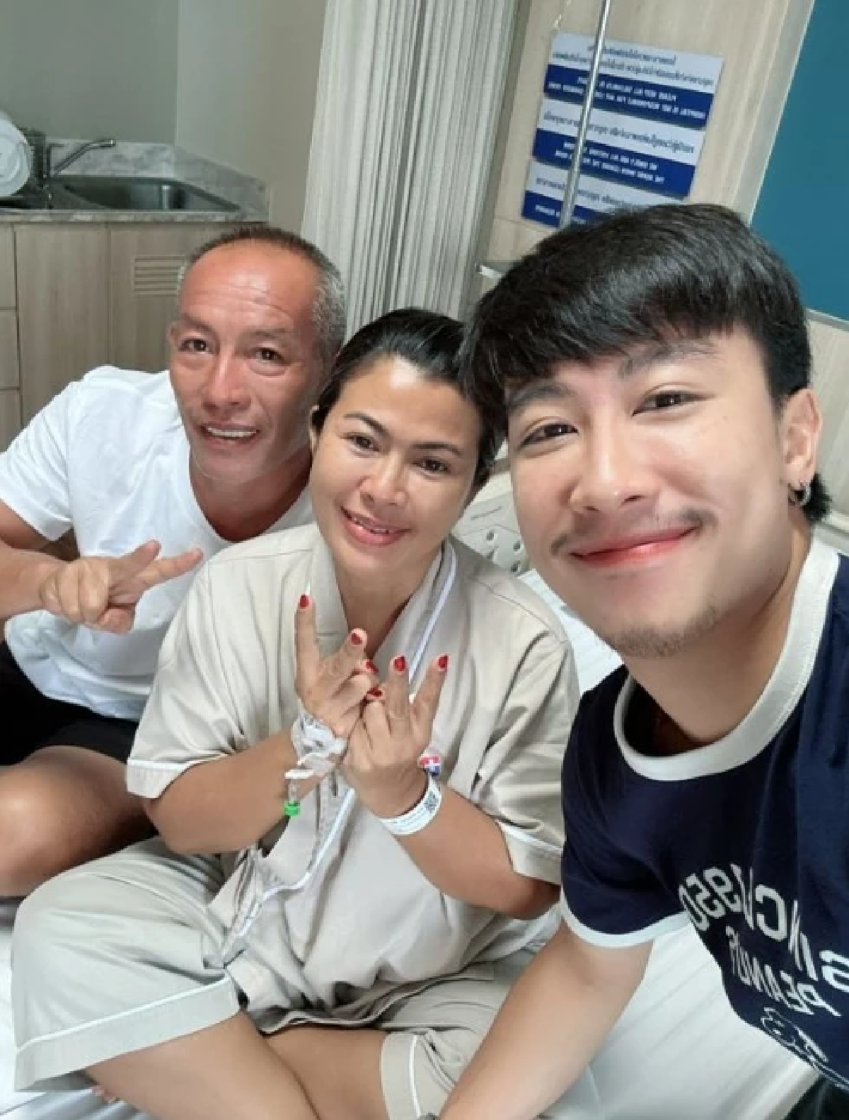 \"นุ๊ก ธนดล\" แจกเลข \"คุณแม่\" เข้า รพ. ขนลุก! เลขบังเอิญมาก FC ขอให้แม่หายป่วยไวๆ