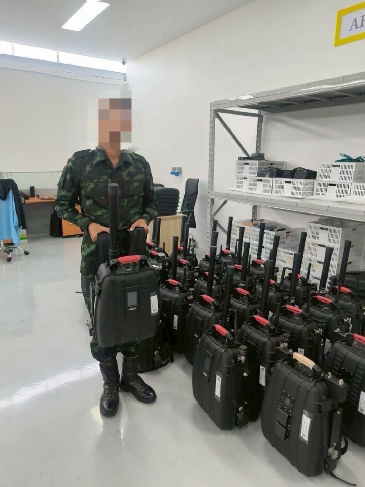 บุกค้นโกดังพบโดรน-เครื่องยิงโดรน-รถโมบาย ยึดของกลางเพียบ