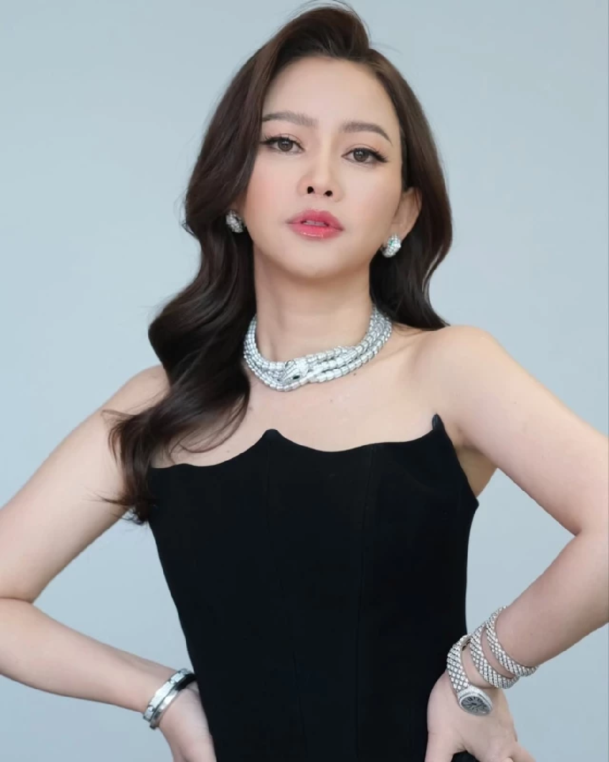 \"ดิว อริสรา\" จ่อคืนเงิน 5 ล้านแรกให้ \"เมย์ วาสนา\" ปิดดีลของแบรนด์เนมที่หายไป