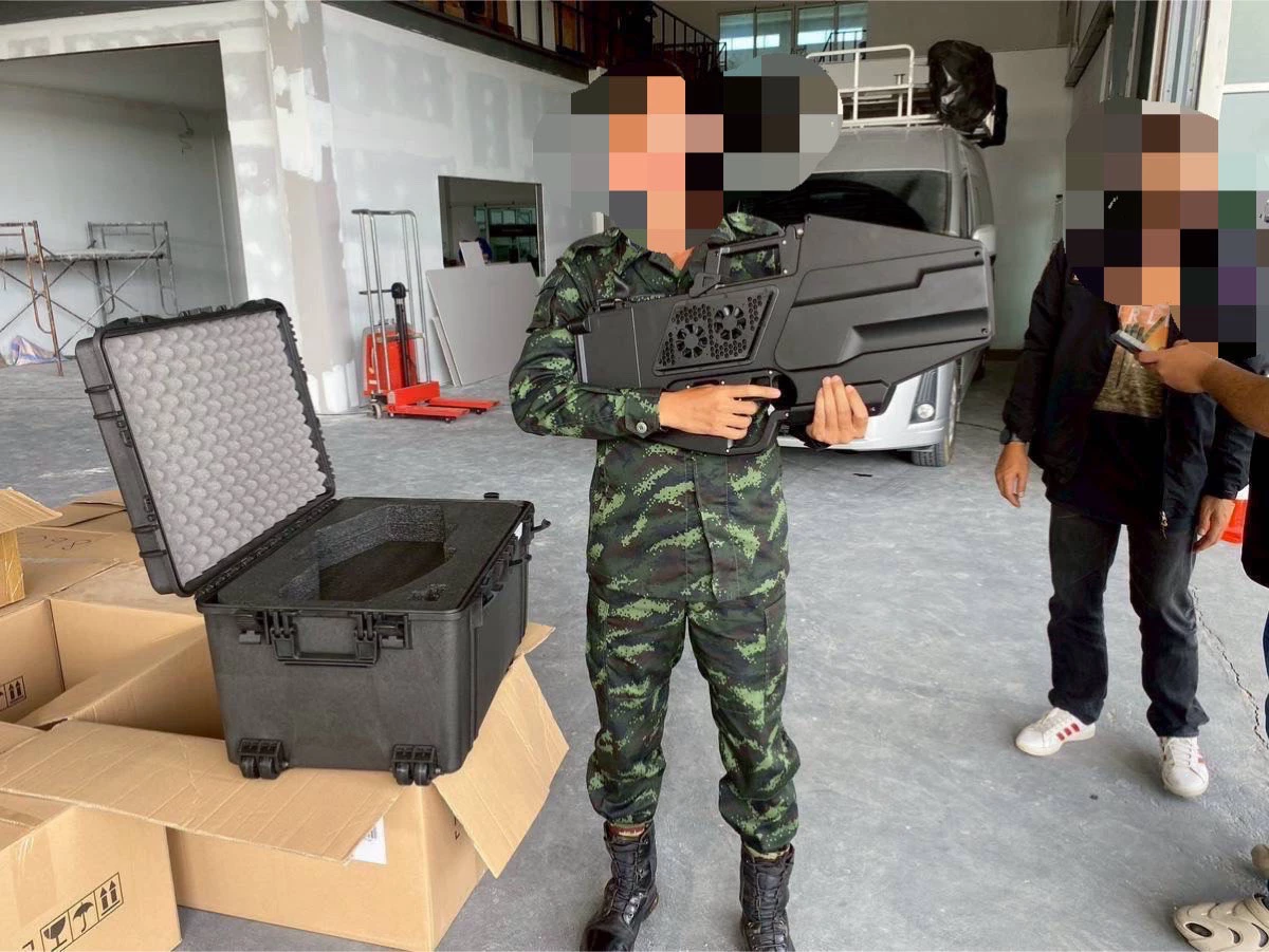 บุกค้นโกดังพบโดรน-เครื่องยิงโดรน-รถโมบาย ยึดของกลางเพียบ