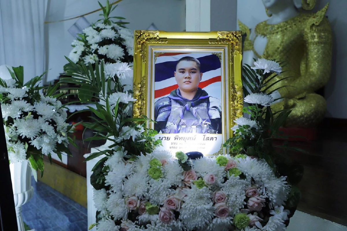 ในหลวง-พระบรมวงศานุวงศ์ พระราชทานพวงมาลา วางหน้าหีบศพพลทหารพิทยุตม์