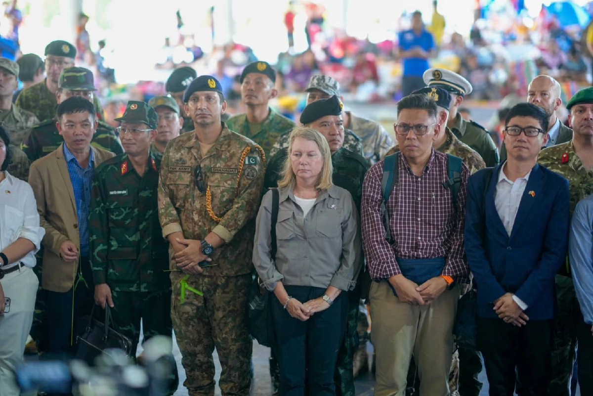 ผู้ช่วย รมต.กต. พาทูตลงพื้นที่ชายแดน ย้ำกัมพูชาโจมตีอาวุธหนัก