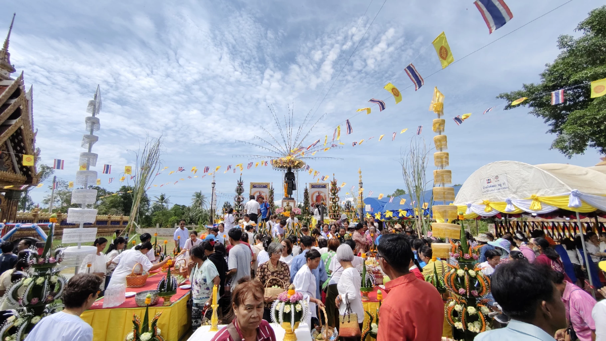 เลขเด็ด \"หลวงปู่นิล\" สุดอัศจรรย์ปรากฎพระอาทิตย์ทรงกรด ขณะพิธีรำลึก