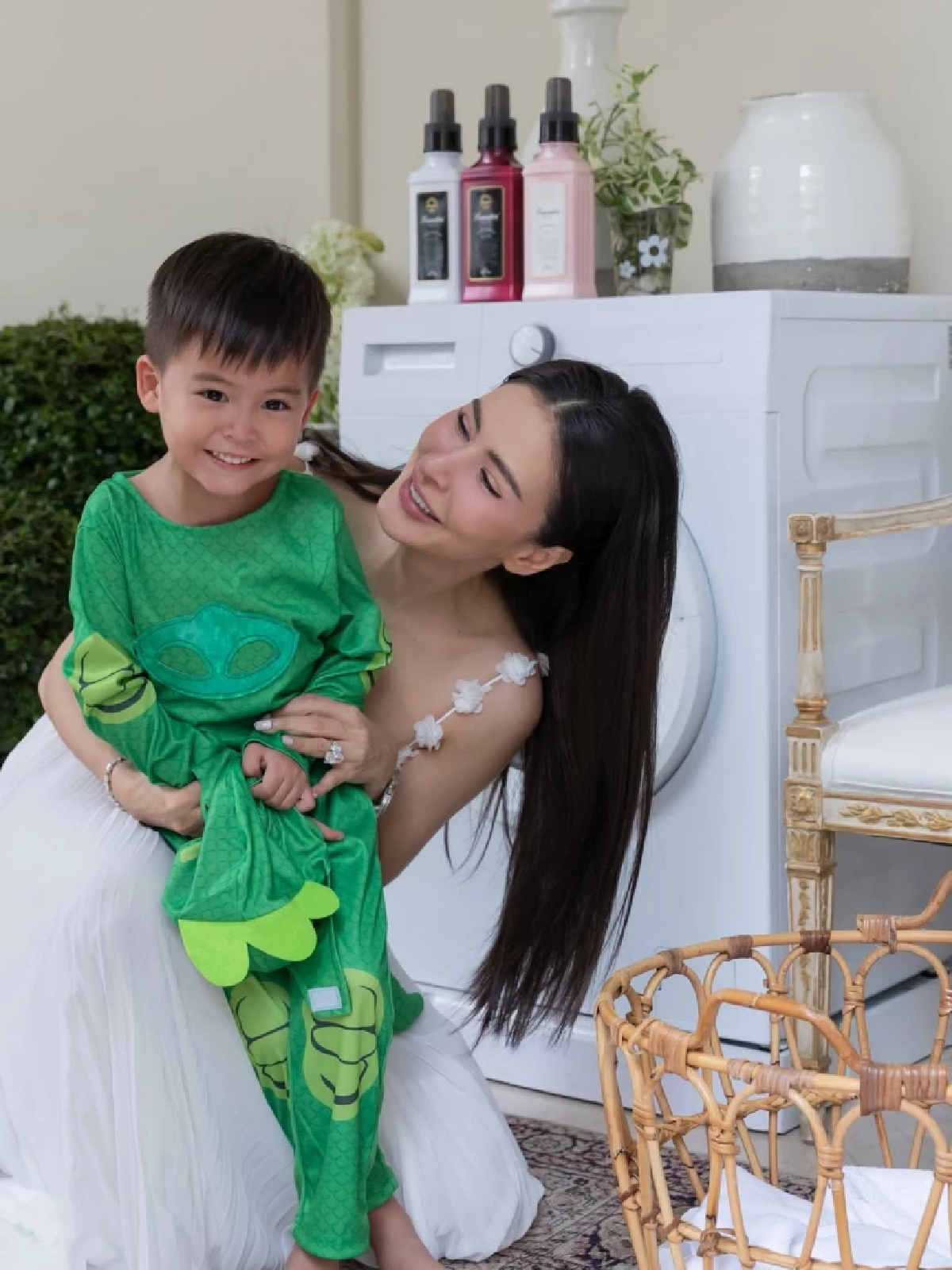 น่ารัก \"น้องกวิณท์\" ลูกชาย \"ศรีริต้า\" ใส่ชุดฮีโร่ตัวจิ๋ว รับวันแม่