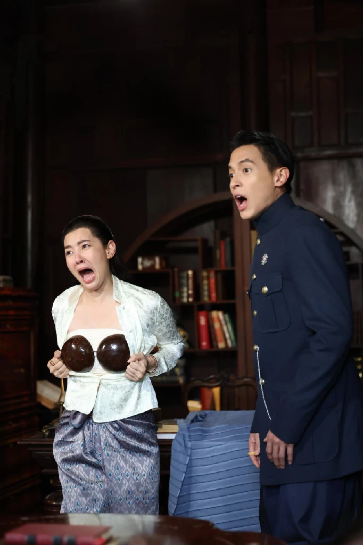 เรื่องย่อ \"เจ้าคุณพี่กับอีนางคำดวง\" คอมเมดี้ย้อนยุค \"เจมส์จิ - เบลล่า\" คัมแบ็ค