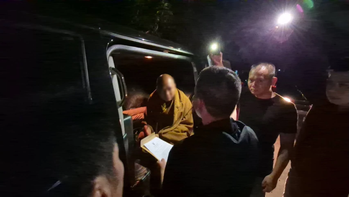 ทำไมต้องเบลอหน้า \"หลวงพ่ออลงกต\" กับ \"หมอบี\" ขณะถูกคุมตัว CIB ตอบแล้ว