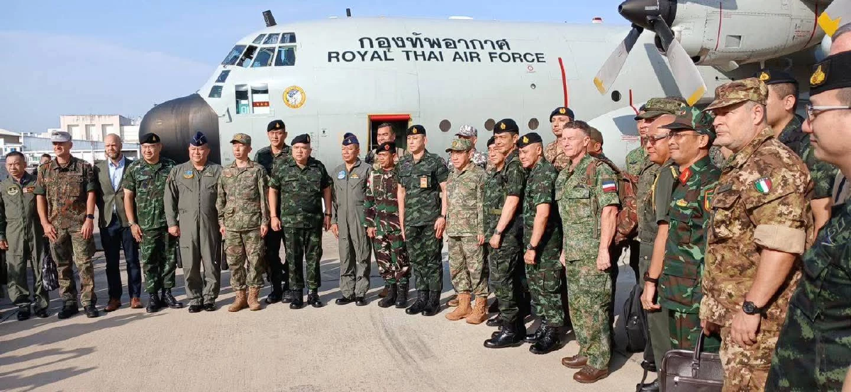 ทบ. นำคณะทูตทหาร ลงพื้นที่สำรวจความเสียหาย ชายแดนไทย-กัมพูชา