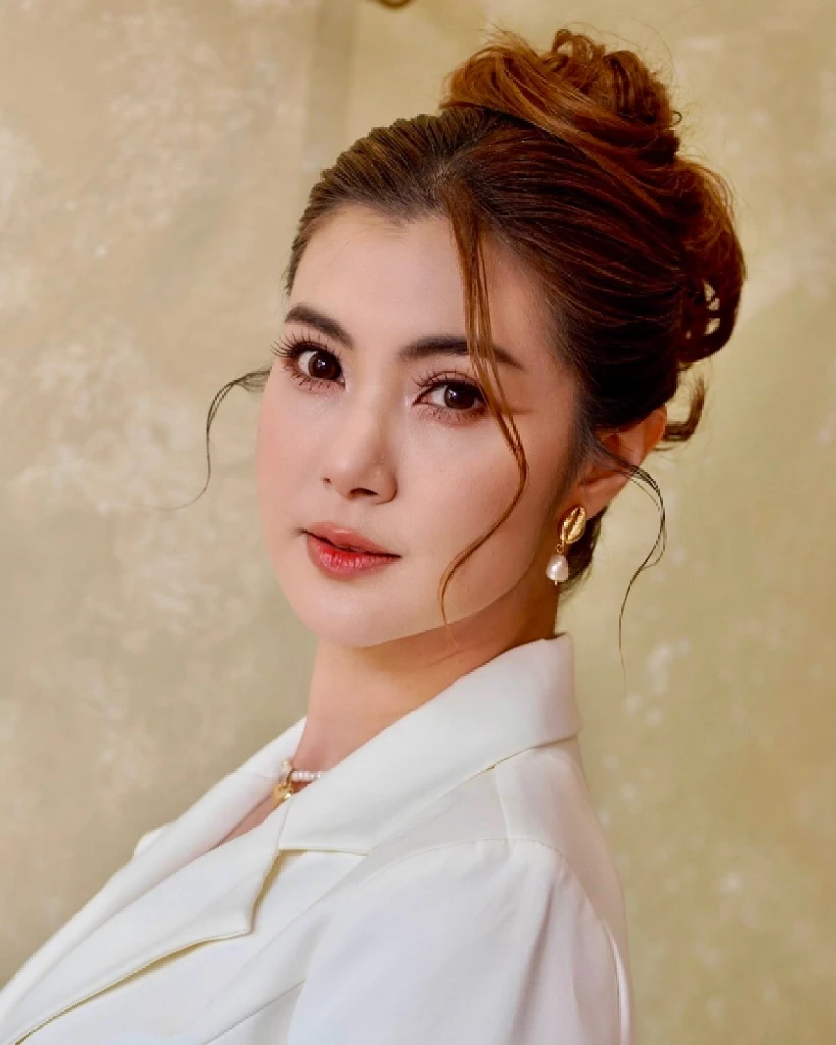 \"จ๊ะจ๋า\"กอดร่างคุณยาย เล่าย้อนอดีตสุดซึ้งผู้เขี้ยวกรำให้ศึกษา