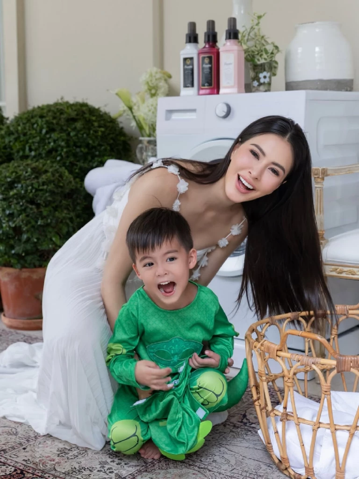 น่ารัก \"น้องกวิณท์\" ลูกชาย \"ศรีริต้า\" ใส่ชุดฮีโร่ตัวจิ๋ว รับวันแม่