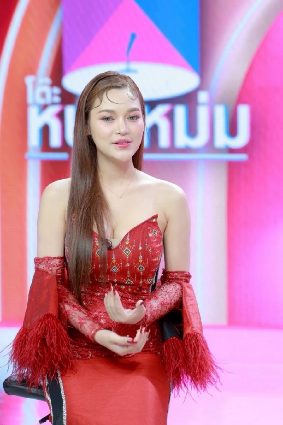 ไม่เคยเห็นหน้าพ่อ \"อ๋อมแอ๋ม เพชรบ้านแพง\" เล่าชีวิตกำพร้า รับจ้างตั้งแต่อายุ 14