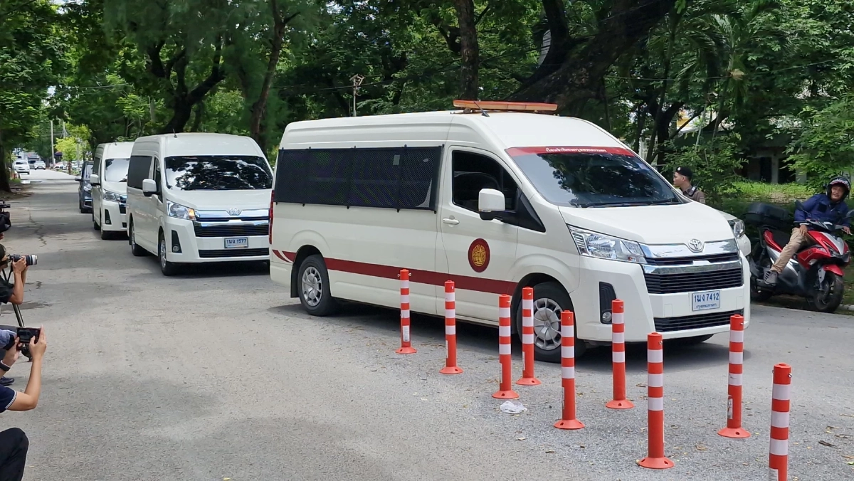 ส่องเลขทะเบียนรถตู้เรือนจำ คุมตัว ทักษิณ ชินวัตร อดีตนายกฯ