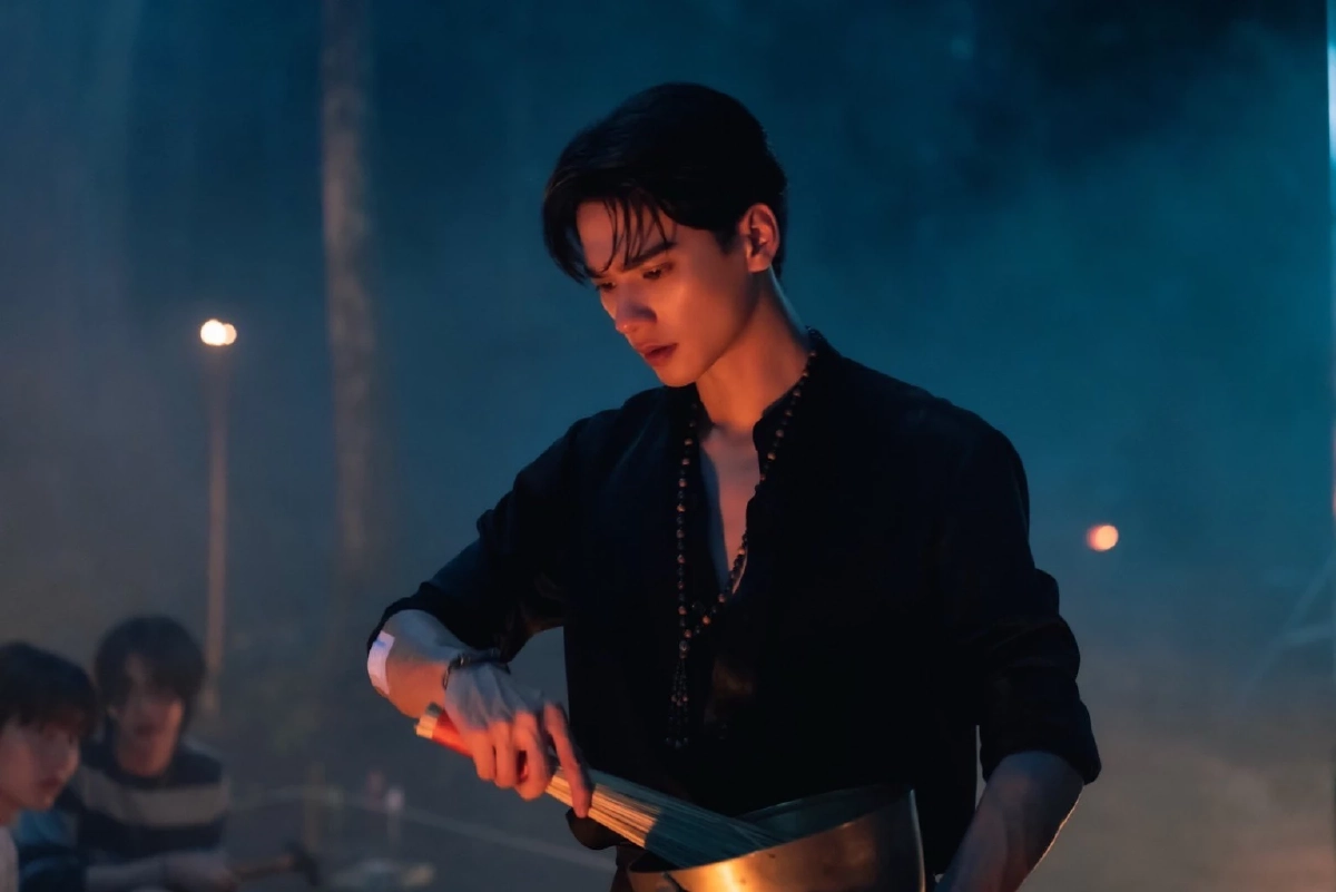 เปิดวาร์ป \"พ่อครูตัวจริง\" เหมือนหลุดจากซีรีส์เขมจิราต้องรอด \"อ.พลเอก\"
