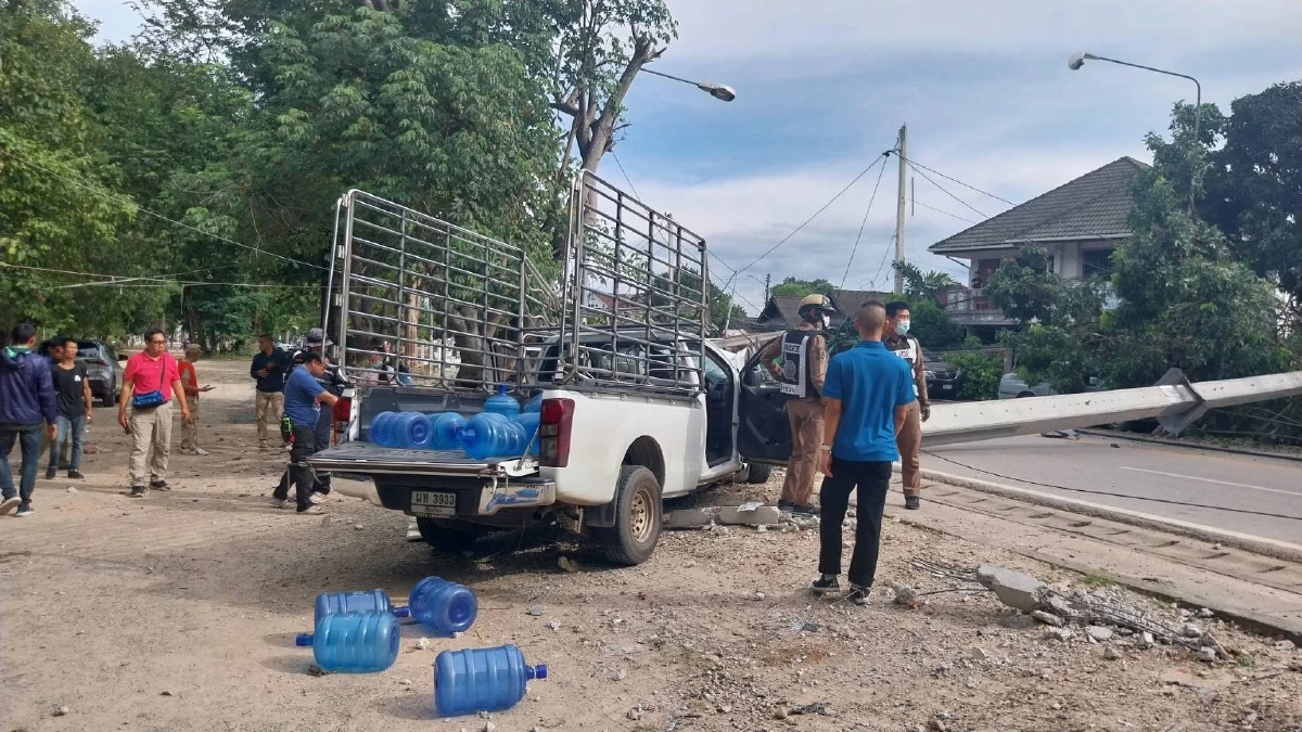 ปภ.เชียงใหม่ สรุปความเสียหาย รถกระบะส่งน้ำ ชนเสาไฟฟ้าล้ม 52 ต้น