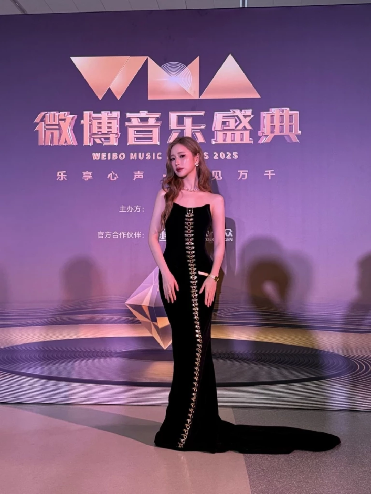 \'เจนเย่\' คว้ารางวัลนักร้องใหม่มาแรง เวทีใหญ่ที่จีน แซวตัวเองนักร้องกี่โมง?