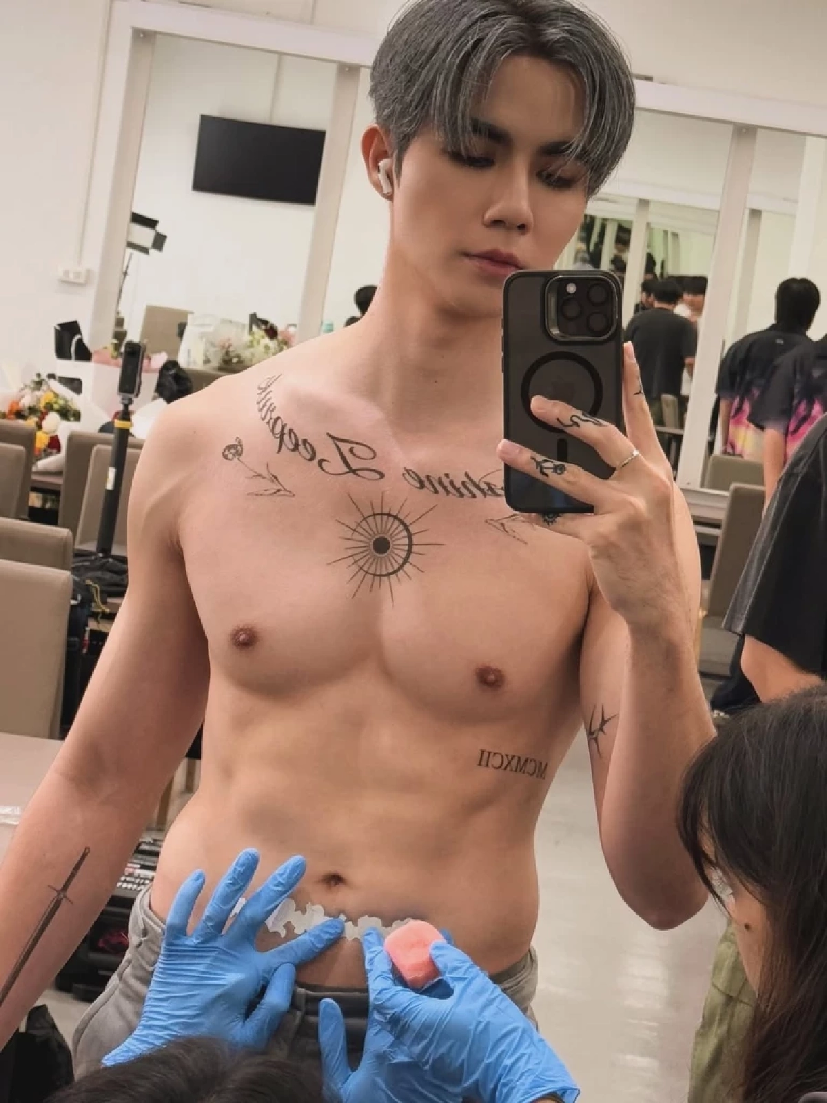 "ซี พฤกษ์"โหมดแซ่บสุด สะดุดที่รอยสัก ทำโซเชียลลุกเป็นไฟ