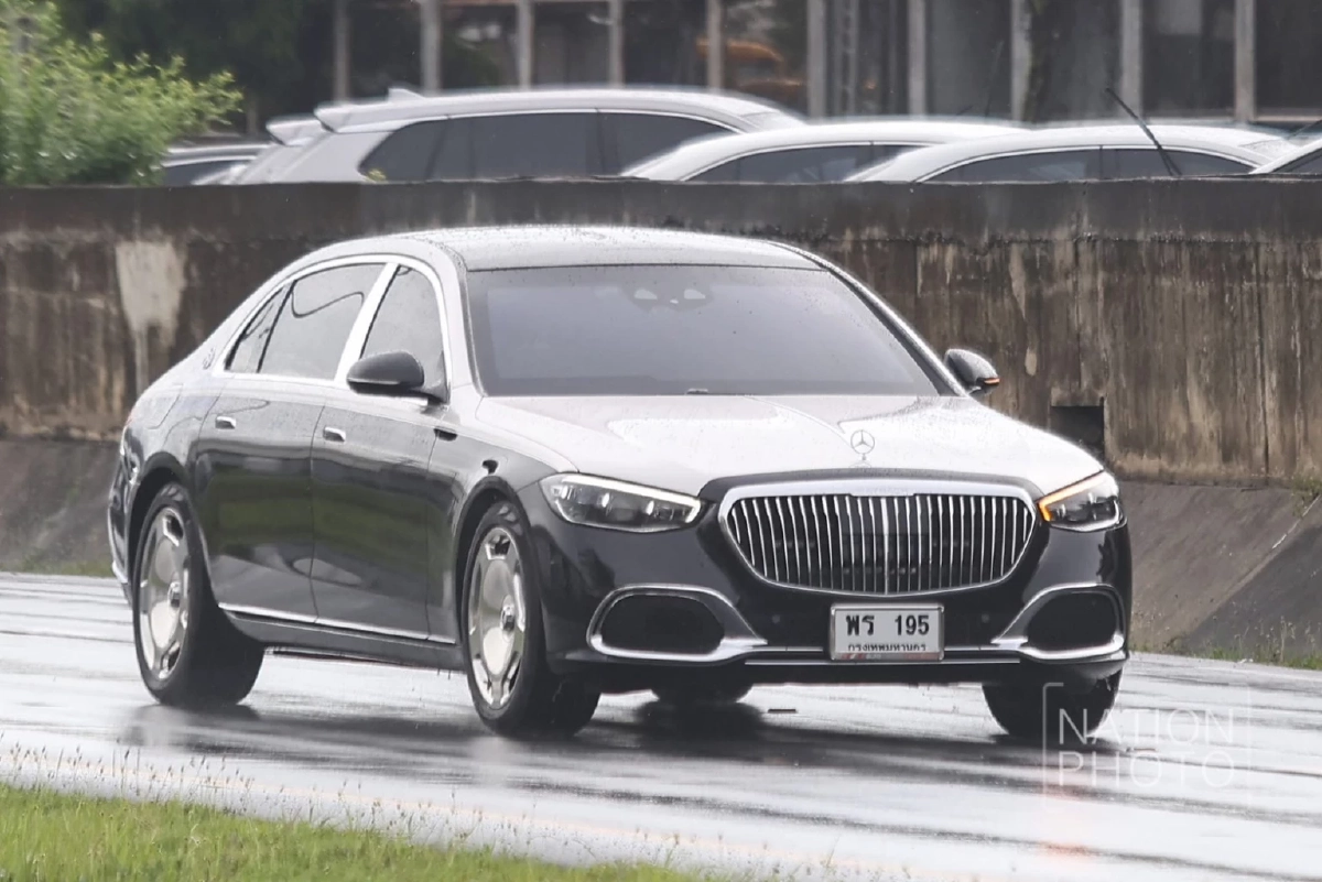 ส่องรถหรูรับ \"ทักษิณ\" MERCEDES MAYBACH ถอดรหัสป้ายทะเบียนเสริมมงคล