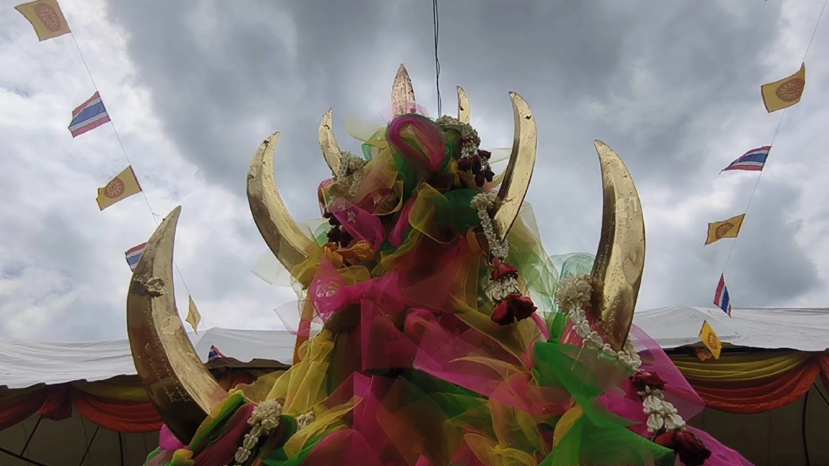 โค้งสุดท้าย ส่องเลขประทัด พิธียกนภศูลยอดปรางค์โบราณเก่าแก่ 94 ปี