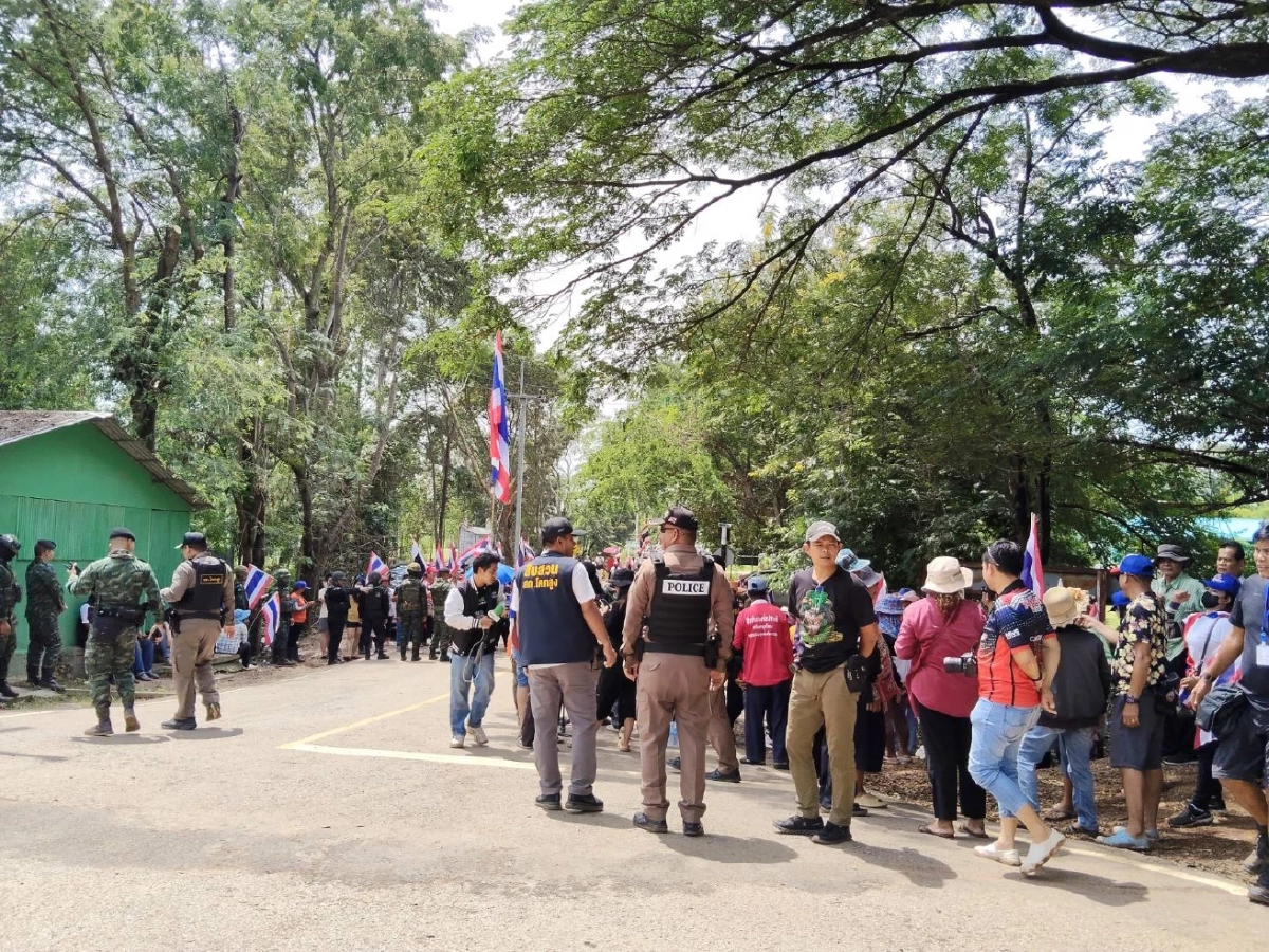 ชาวบ้าน ปิดครัวหน้าด่าน ฉุน! ทหารไม่ยอมให้ปักธงชาติไทย แนวชายแดน