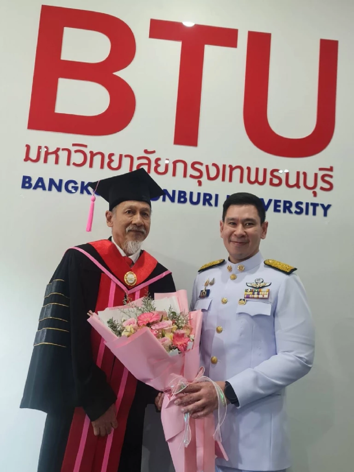\"อ๊อฟ พงษ์พัฒน์\"  ขอไม่วิจารณ์การเมือง ลั่น! ผู้นำไม่ต้องเก่งแต่ต้องซื่อสัตย์