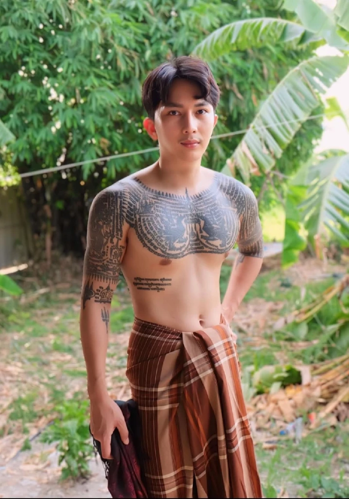 เปิดวาร์ป \"พ่อครูตัวจริง\" เหมือนหลุดจากซีรีส์เขมจิราต้องรอด \"อ.พลเอก\"
