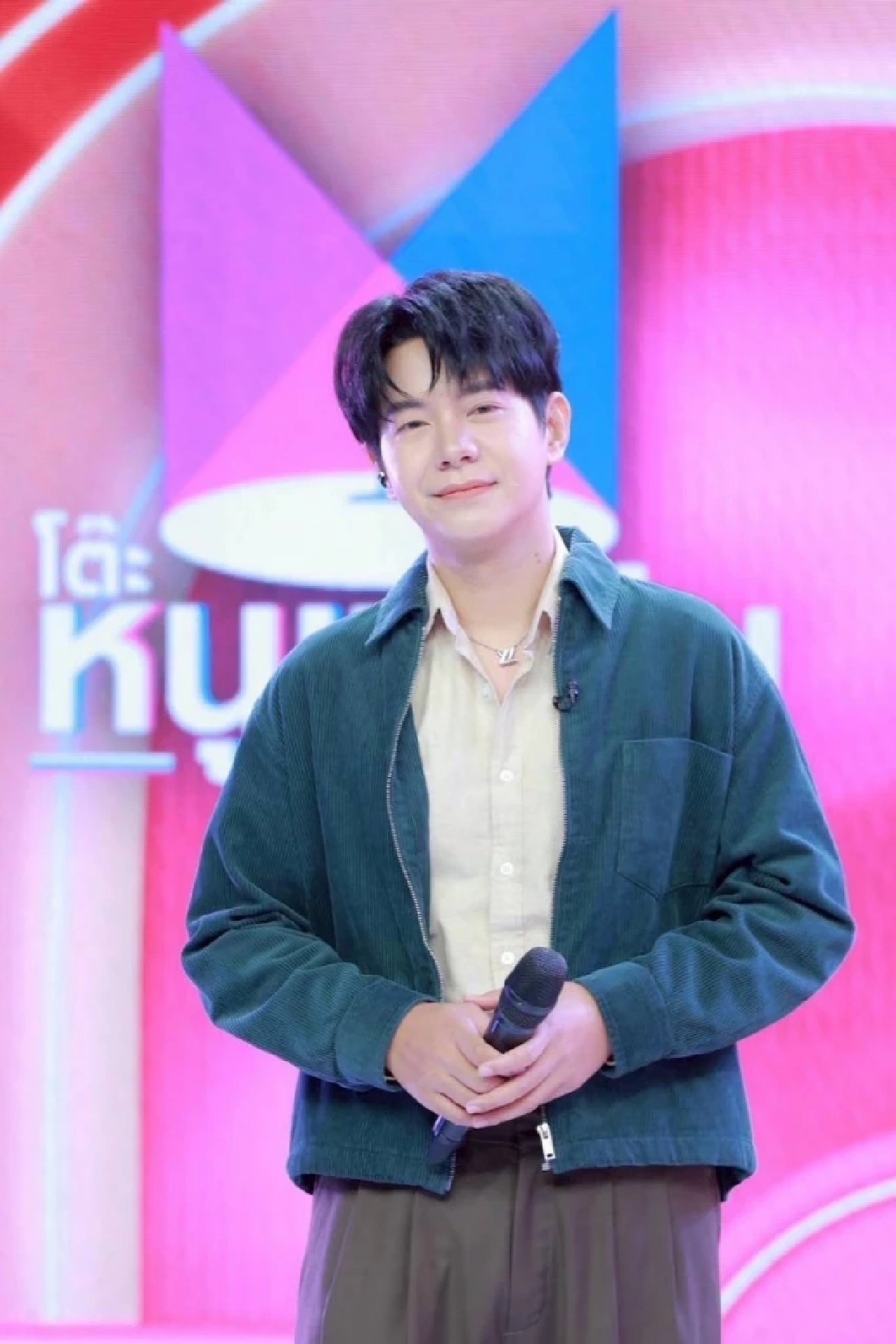 \"ไอซ์ ศรัณยู\" เป็นอะไร? ร้องไห้กลางรายการคลื่นวิทยุ จนเป็นดราม่า