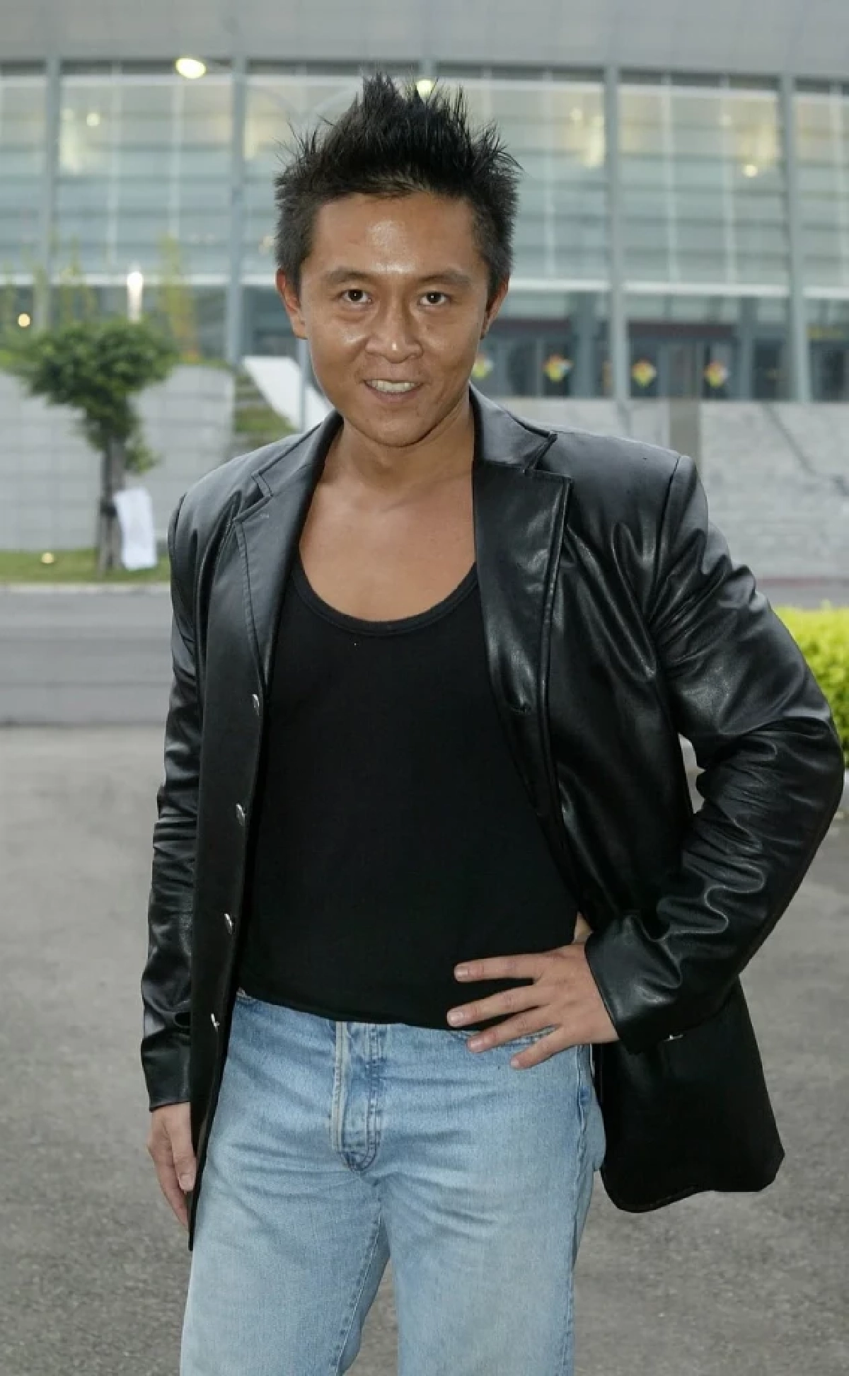 ช็อก! ดารารุ่นใหญ่ดับปริศนาคาบ้านพัก สุนัขคู่ใจเฝ้าศพไม่ห่าง