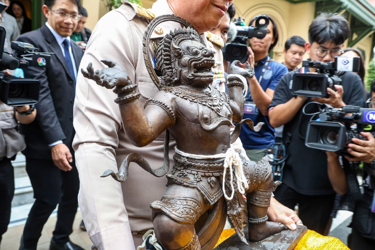 ชาวเน็ตแห่ส่องเลขทะเบียนรถเคลื่อนย้าย ‘องค์นรสิงห์จำลอง