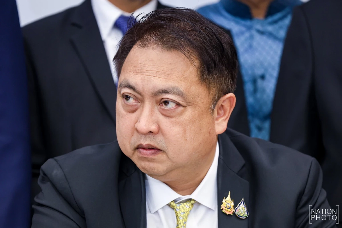 นายสุชาติ ชมกลิ่น