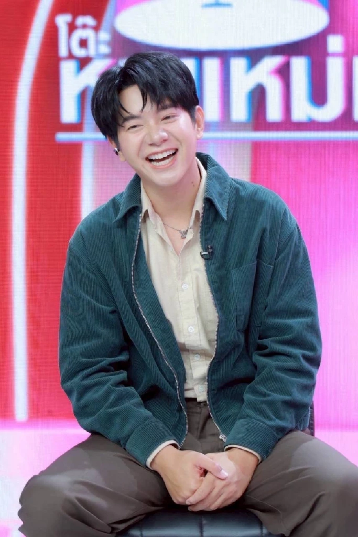 \"ไอซ์ ศรัณยู\" เป็นอะไร? ร้องไห้กลางรายการคลื่นวิทยุ จนเป็นดราม่า