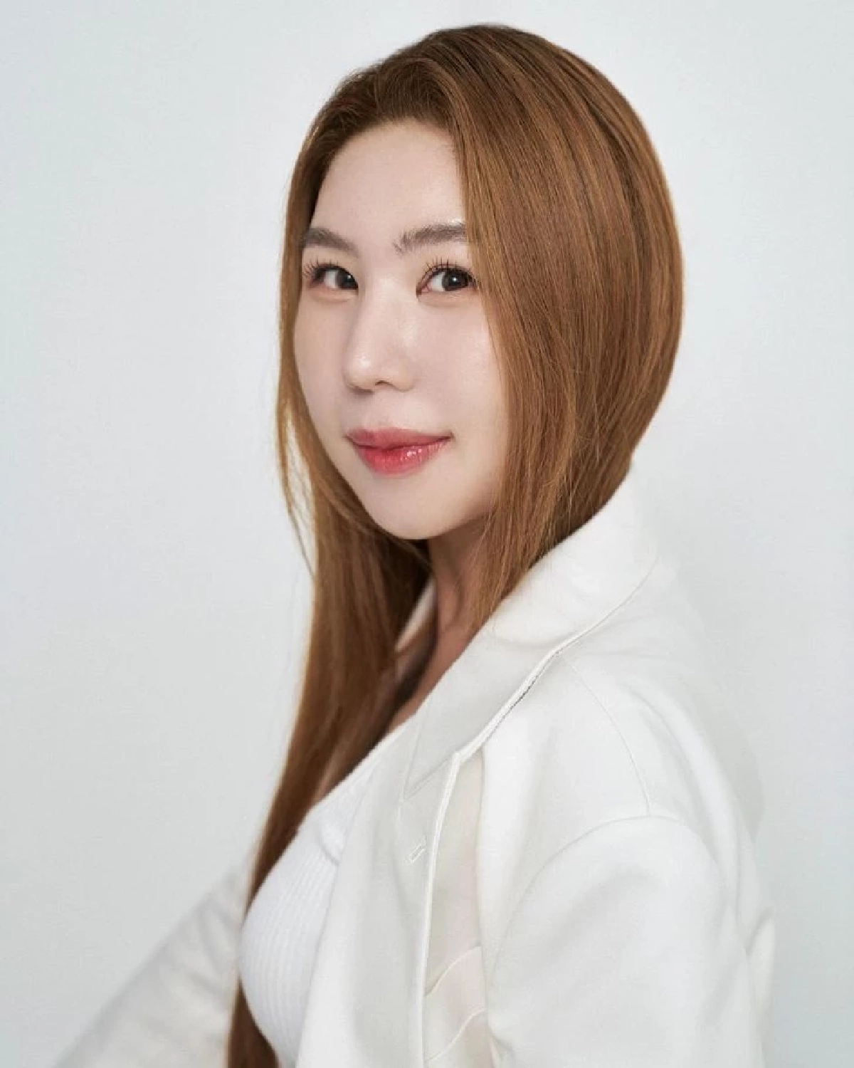 ย้อนจุดเริ่มต้น  ออม สุชาร์ - พริม  จากหุ้นส่วนกลายเป็นคู่กรณี!