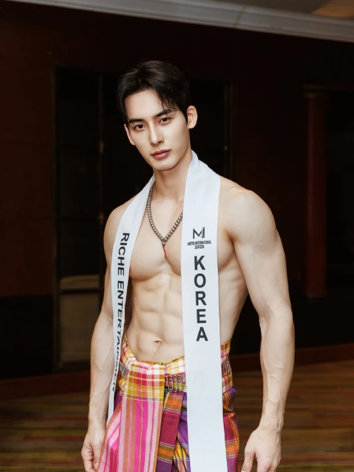 เปิดวาร์ป \"โอปป้าซึงโฮ\" ทำโซเชียลแตก ลุ้นรางวัล \"Mister International 2025\"