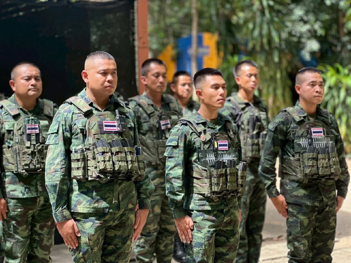ประดับยศกลางสนามรบให้ 3กำลังพ เกียรติภูมิแห่งนักรบผู้กล้า