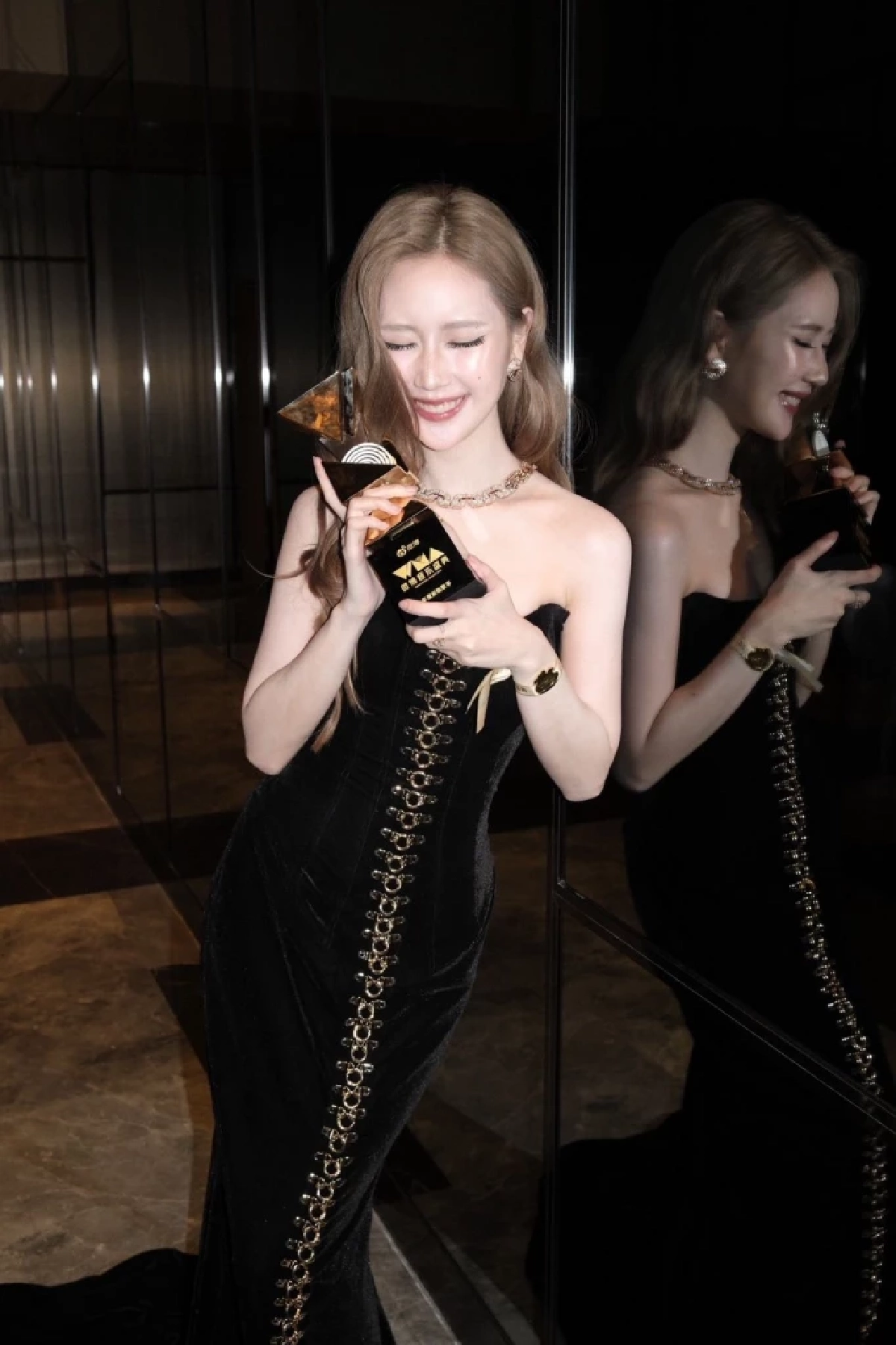 \'เจนเย่\' คว้ารางวัลนักร้องใหม่มาแรง เวทีใหญ่ที่จีน แซวตัวเองนักร้องกี่โมง?