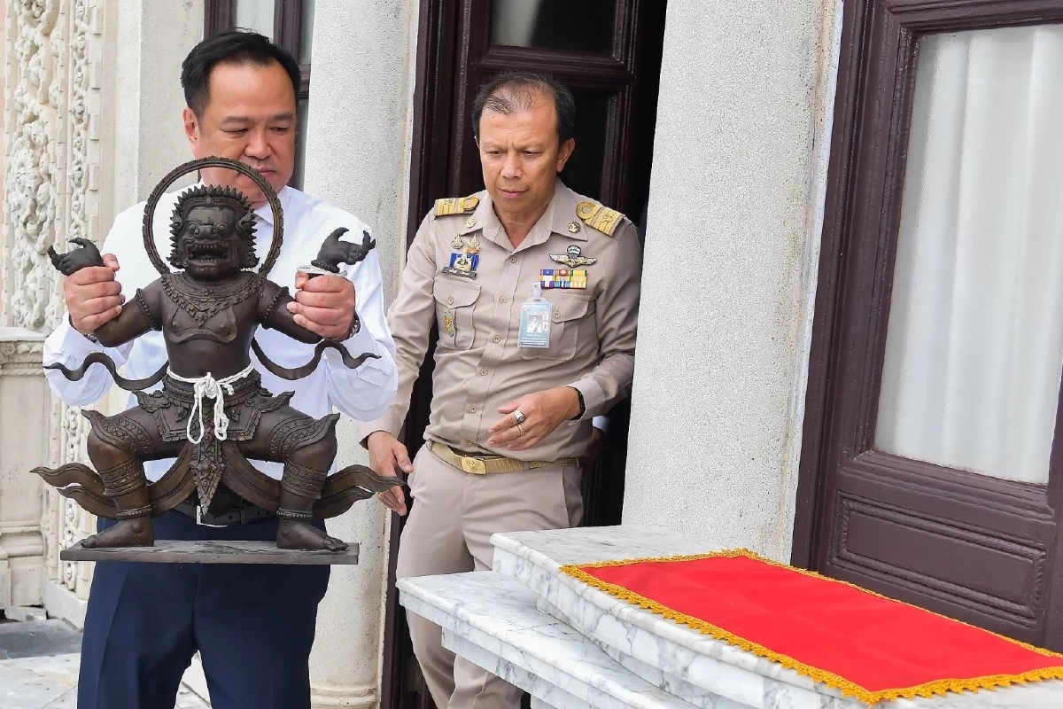 รวมเลขเด็ด นายกฯ \"อนุทิน\" เคยแจกโชค เลขท้าย 2 ตัว ขนลุก! ล่าสุด เลขชน \"ลุงตู่\"