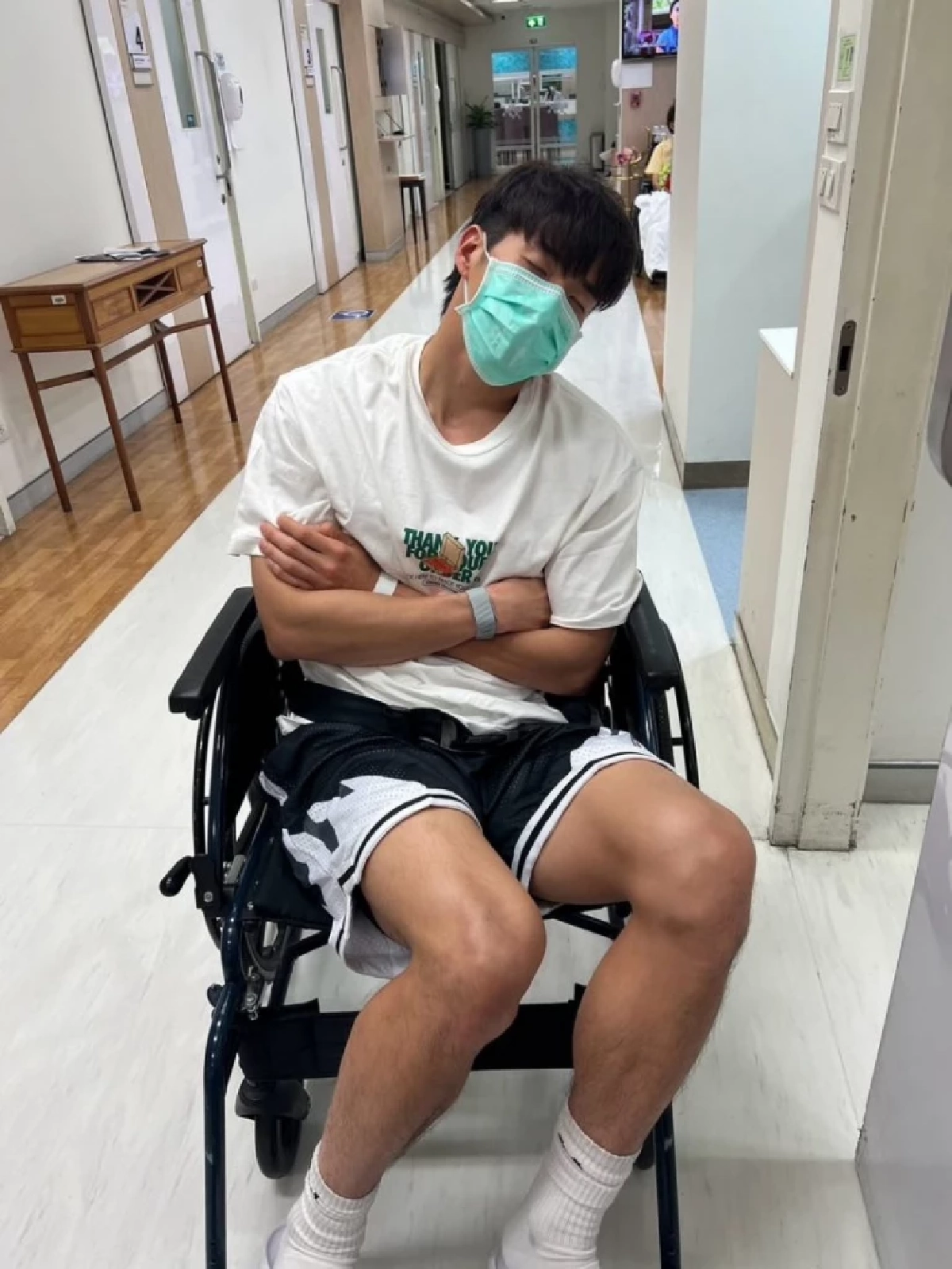 \'อาเล็ก ธีรเดช\' นอนซม! สาหัสจนต้องแอดมิทครั้งแรกในชีวิต