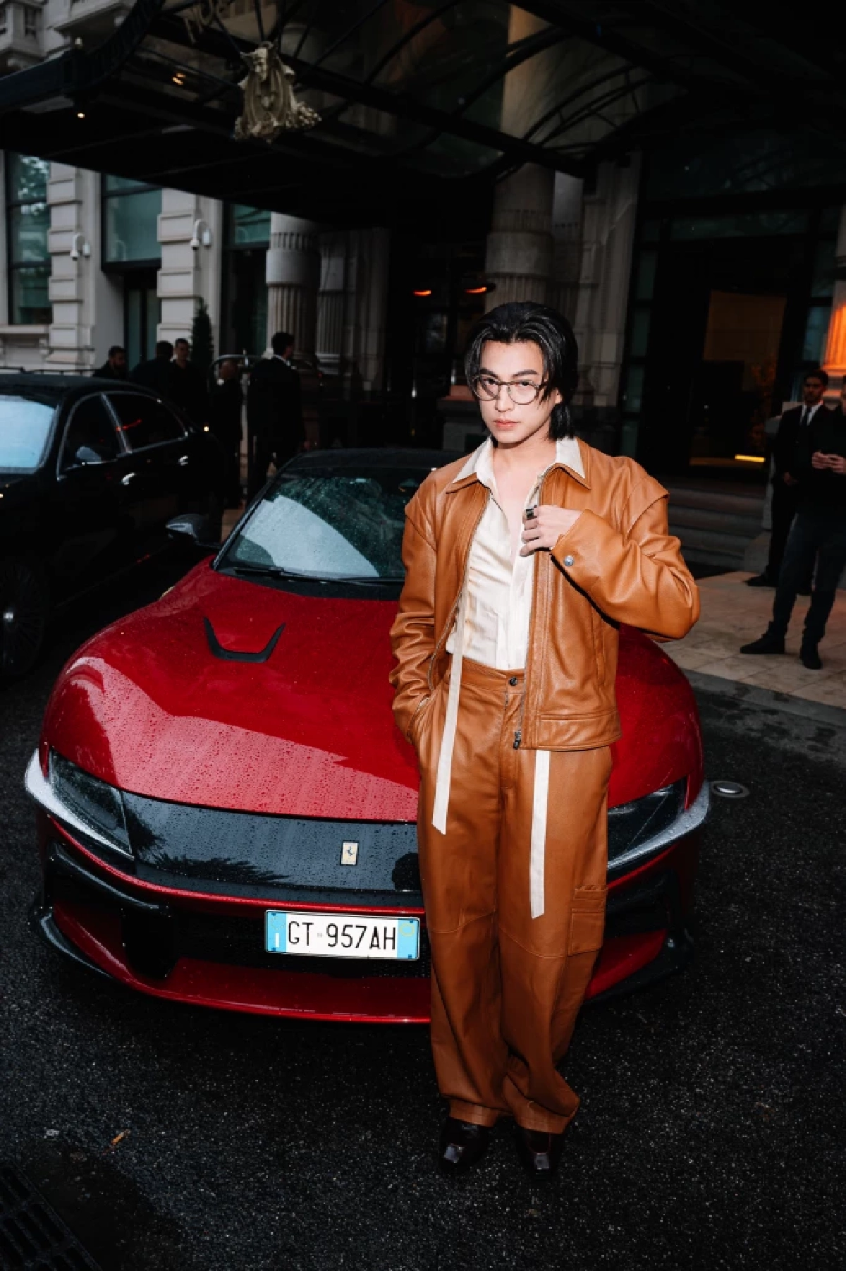 สะเทือนมิลาน! \"กลัฟ คณาวุฒิ\" ตัวแทนไทยหนึ่งเดียวร่วมรันเวย์แฟชั่น Ferrari