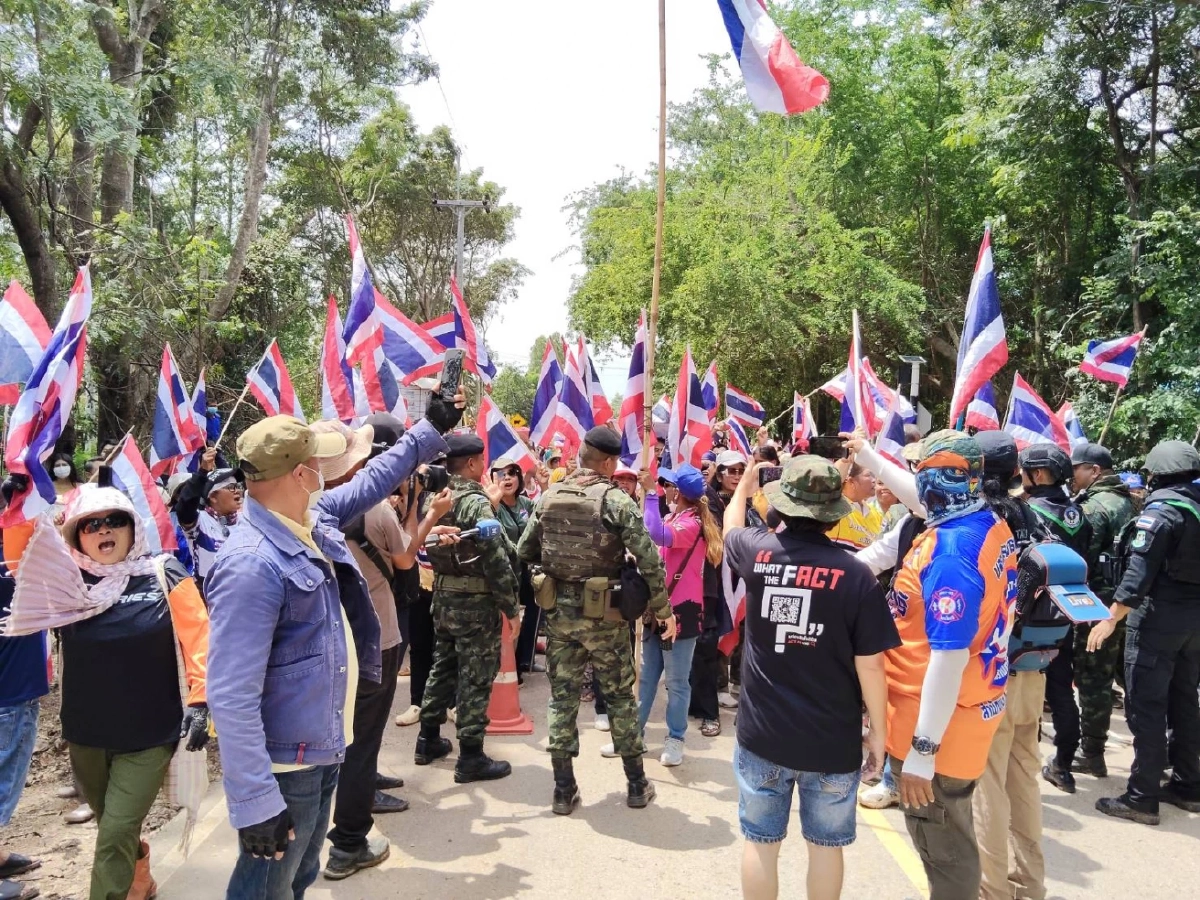 ชาวบ้าน ปิดครัวหน้าด่าน ฉุน! ทหารไม่ยอมให้ปักธงชาติไทย แนวชายแดน