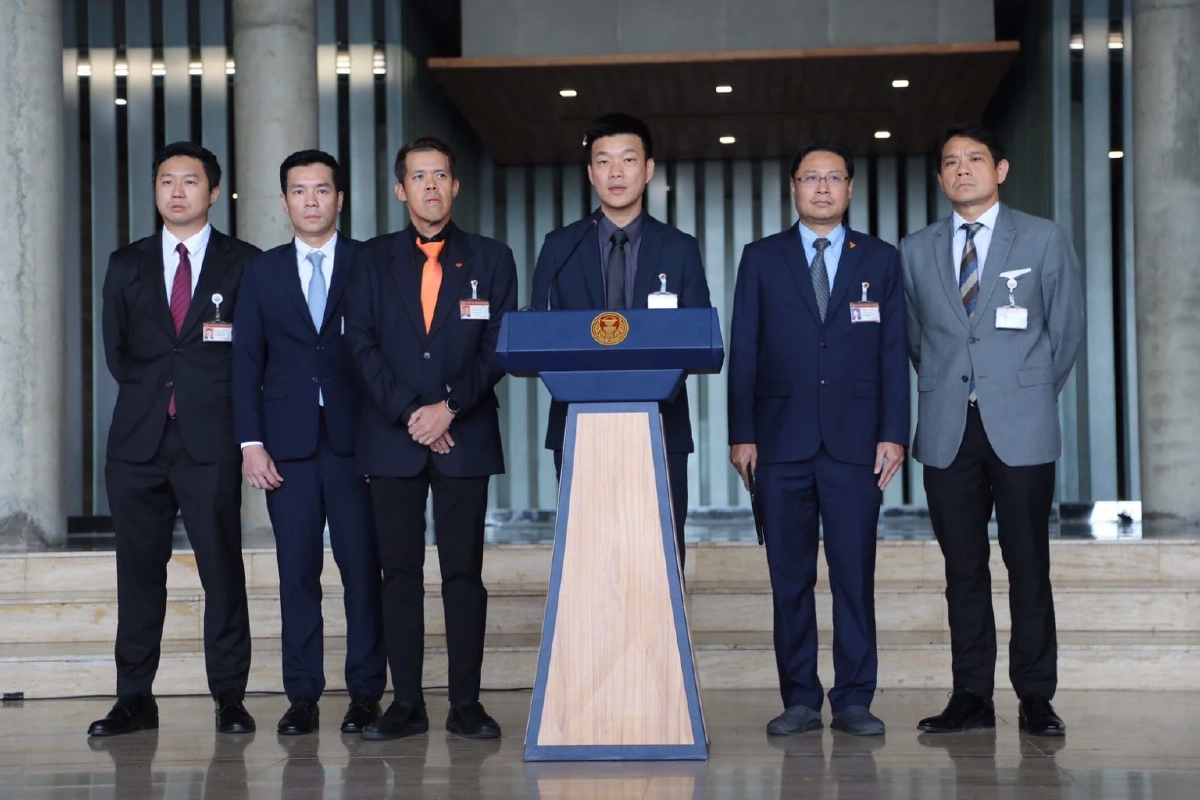 “ช่อ พรรณิการ์” แจงหลังพรรคประชาชนโหวต “อนุทิน” ยกพรรค