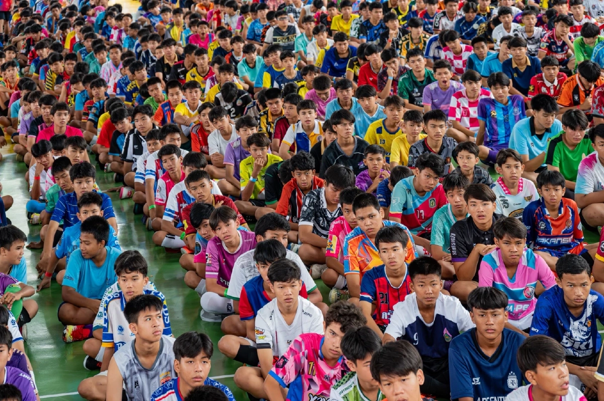 สุดคึกคัก ทวีธาภิเศกฟุตซอล น้องๆแห่สมัครคัดทะลุ 2,600 คน
