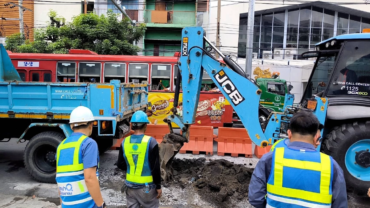 รองผู้ว่าฯกทม. ตรวจจุดน้ำซึมสามเสน ไม่เกี่ยวเหตุถนนทรุดหน้า รพ.วชิระ