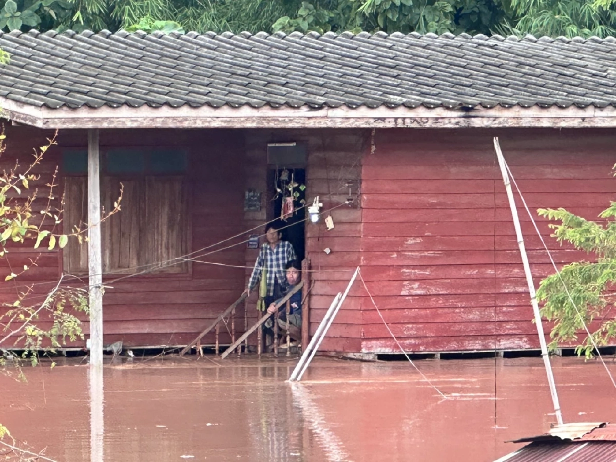 น้ำท่วมอุตรดิตถ์ หนักสุดในรอบ 80 ปี บ้านชั้นเดียวมิดหลังคา